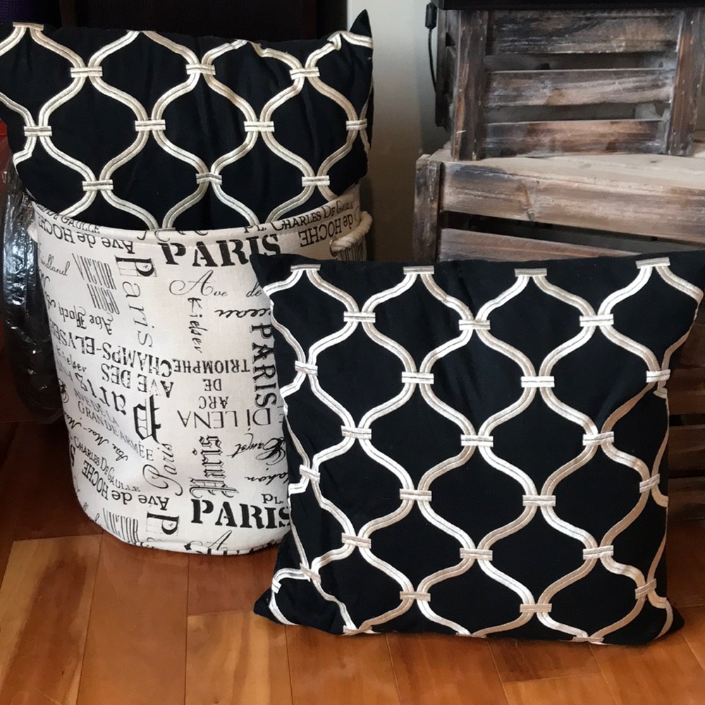 Throw pillows (set includes both pillows)